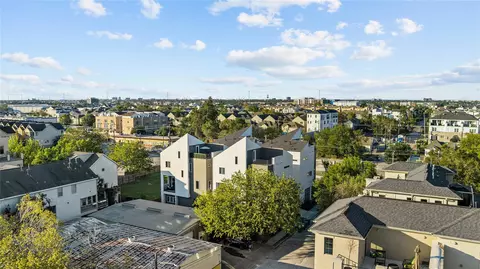 913 Thompson St, Houston, TX 77007