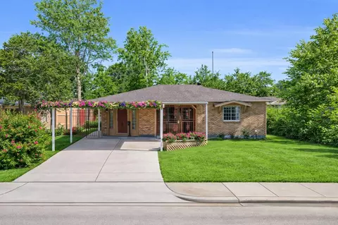 3922 Simsbrook Dr, Houston, TX 77045