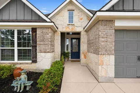 Exterior - 915 Farm Path, Brenham, TX 77833 photo 3 of 5