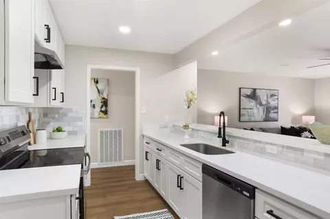 9002 San Jose Ave, Texas City, TX 77591