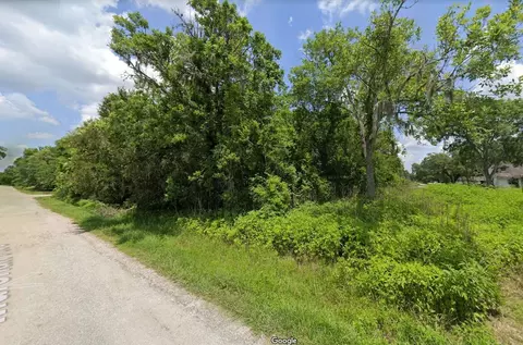 000 Marshall Ave, Holiday Lakes, TX 77515