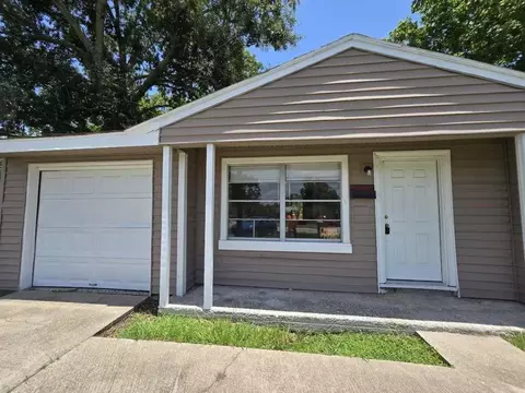 5 Lanes End St, Baytown, TX 77520