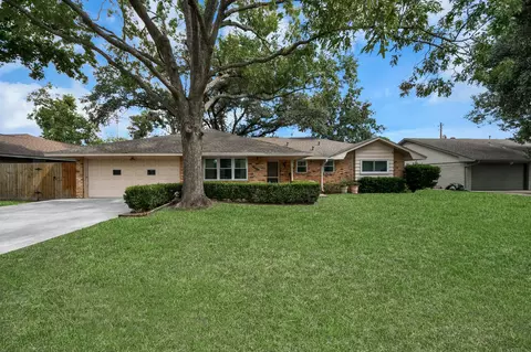 9006 Springview Ln, Houston, TX 77080