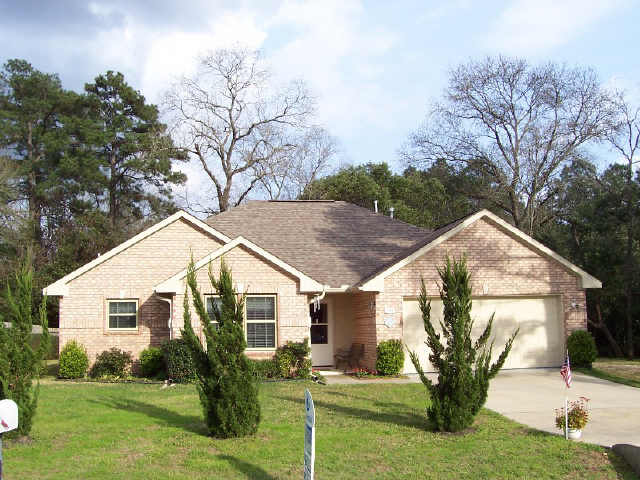 3815 Maple Dr, Conroe, TX 77302 photo 1