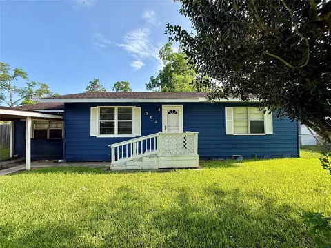 502 E Jackson St, West Columbia, TX 77486