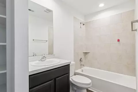 Bath - 22431 Gilded Peak Ln, Spring, TX 77373 photo 2 of 2