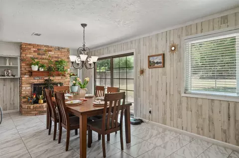 109 Didlake Rd, Huntsville, TX 77340