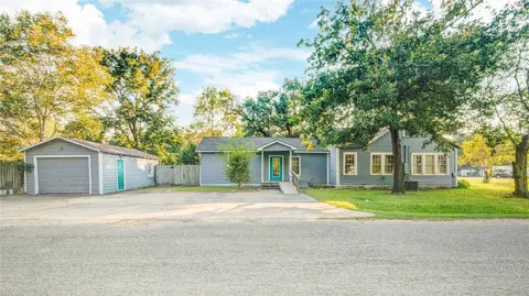 Exterior - 508 E 2nd St, Sweeny, TX 77480 photo 5 of 12