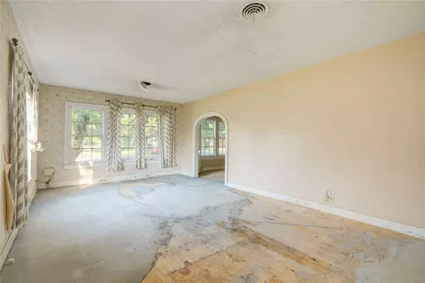 Living - 508 E 2nd St, Sweeny, TX 77480 photo 1 of 2