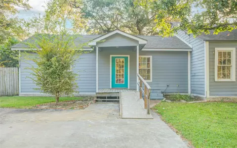 Exterior - 508 E 2nd St, Sweeny, TX 77480 photo 11 of 12
