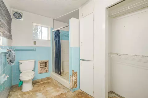 Bath - 508 E 2nd St, Sweeny, TX 77480 photo 3 of 5