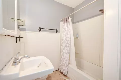 Bath - 508 E 2nd St, Sweeny, TX 77480 photo 1 of 5