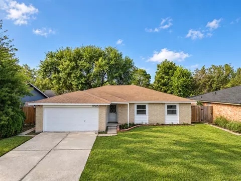 9805 Blue Bird St, La Porte, TX 77571