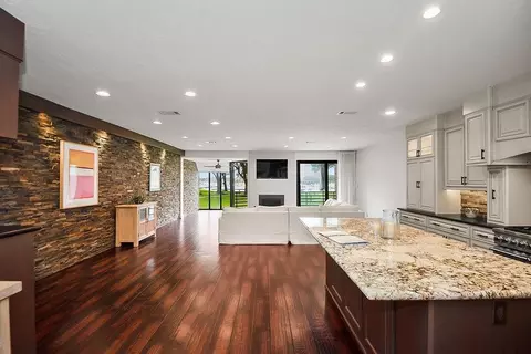 1933 Enterprise Ave, League City, TX 77573