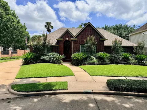 2025 Sandy Coast Circle Cir, League City, TX 77573