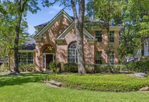26 E Sterling Pond Cir, The Woodlands, TX 77382