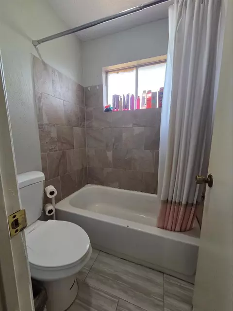 Bath - 4607 Roserock Ln, Spring, TX 77388 photo 3 of 5
