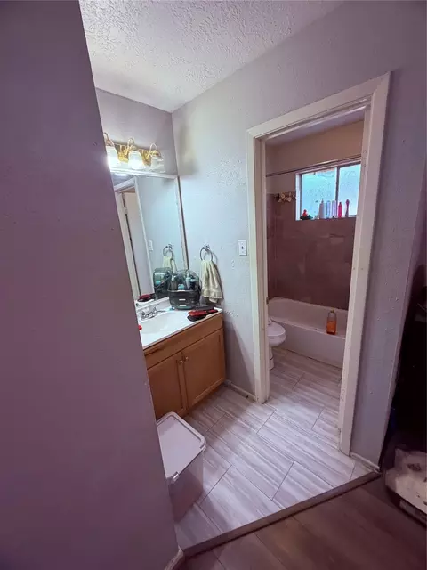 Bath - 4607 Roserock Ln, Spring, TX 77388 photo 2 of 5