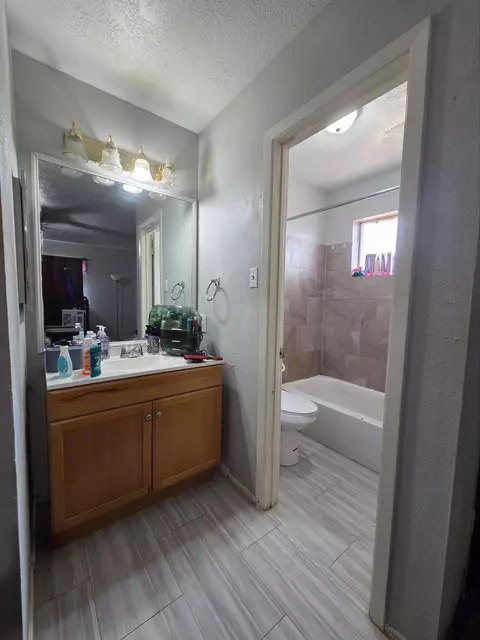 Bath - 4607 Roserock Ln, Spring, TX 77388 photo 4 of 5