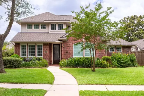 2118 Cypress Run Dr, Sugar Land, TX 77478