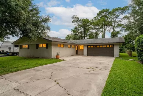 121 Glynn St, Bridge City, TX 77611