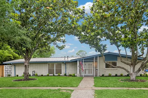 7102 Walkway St, Houston, TX 77036
