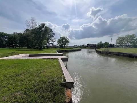 160 Wildwood Lake Dr N, Huntsville, TX 77340