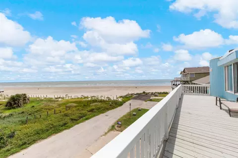 12628 W Ventura Dr, Galveston, TX 77554