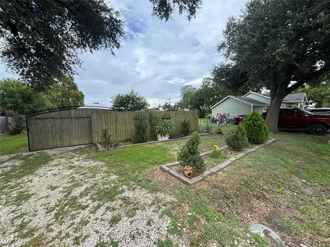 2213 1st Ave N, Texas City, TX 77590