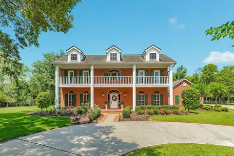 1635 Bayou Dr, Lake Jackson, TX 77566