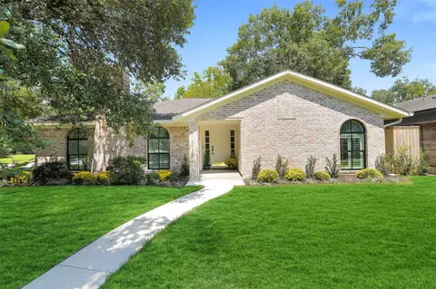 10726 Riverview Dr, Houston, TX 77042