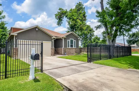 3153 Christie St, Houston, TX 77026