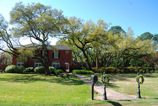2 White Pillars Ln, Houston, TX 77024 photo 1