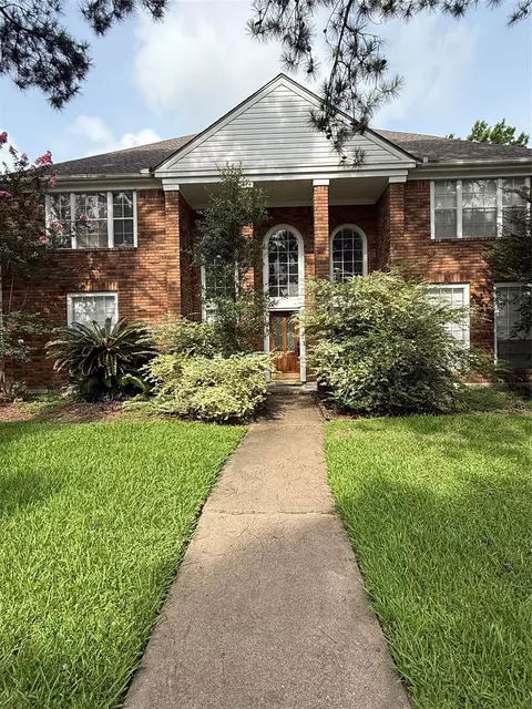 7315 Starbridge Dr, Houston, TX 77095