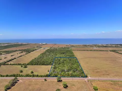 6246 Eagle Rd, Anahuac, TX 77514
