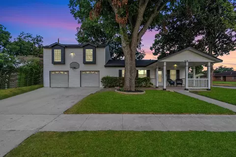 619 E Park St, Sugar Land, TX 77498