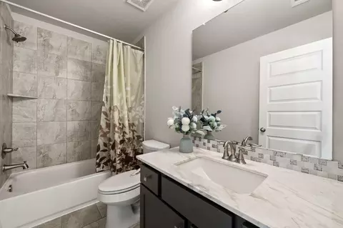 Bath - 3938 Avalon Ridge Dr, Spring, TX 77386 photo 4 of 6