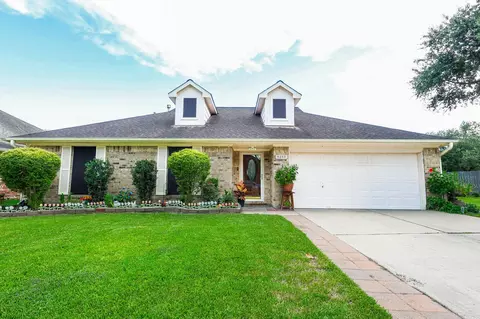 5233 Ridgecrest Dr, La Porte, TX 77571