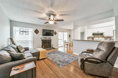 7600 Emmett F Lowry Expy #904, Texas City, TX 77591