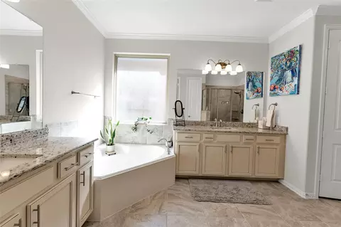 Bath - 1015 Ginger Glade Ln, Pinehurst, TX 77362 photo 1 of 4