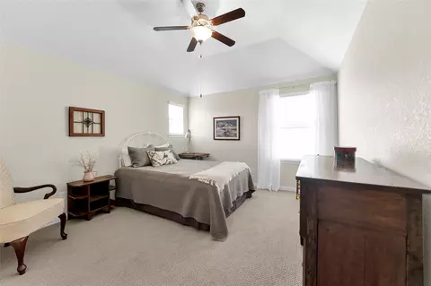 Bedroom - 1015 Ginger Glade Ln, Pinehurst, TX 77362 photo 4 of 5