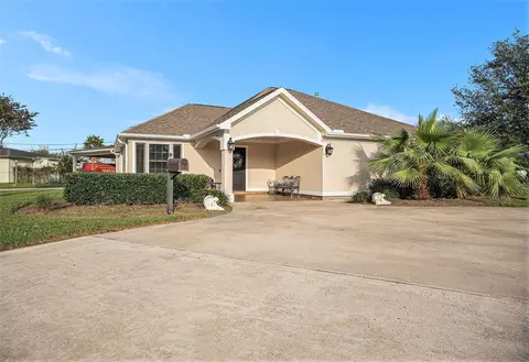1310 Bayou Shore Dr, Galveston, TX 77551