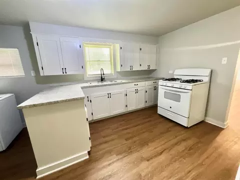 Kitchen - 655 N 2nd St, Silsbee, TX 77656 photo 3 of 5