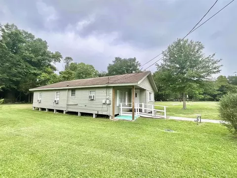 Exterior - 655 N 2nd St, Silsbee, TX 77656 photo 3 of 3
