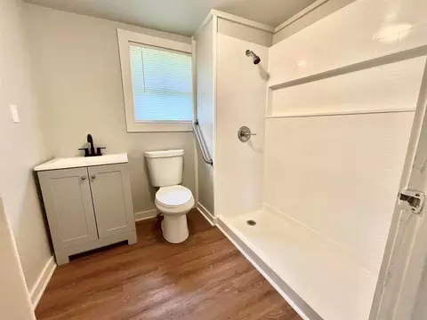 Bath - 655 N 2nd St, Silsbee, TX 77656 photo 2 of 3