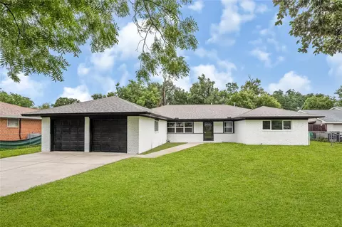 320 Burnett Dr, Baytown, TX 77520