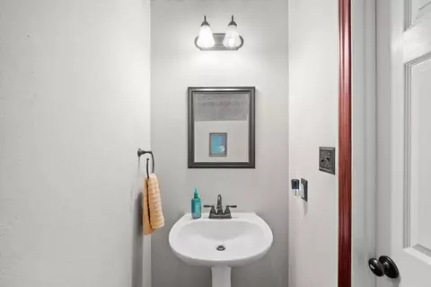 Bath - 11906 Helene Ct, Pinehurst, TX 77362 photo 4 of 7