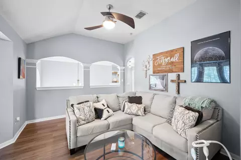 Entry Way - 11906 Helene Ct, Pinehurst, TX 77362 photo 4 of 5