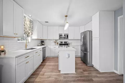 Kitchen - 11906 Helene Ct, Pinehurst, TX 77362 photo 5 of 6