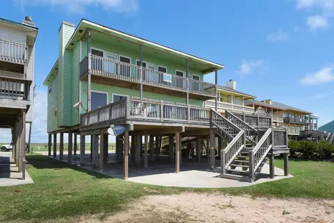 2438 Bluewater Hwy, Surfside Beach, TX 77541